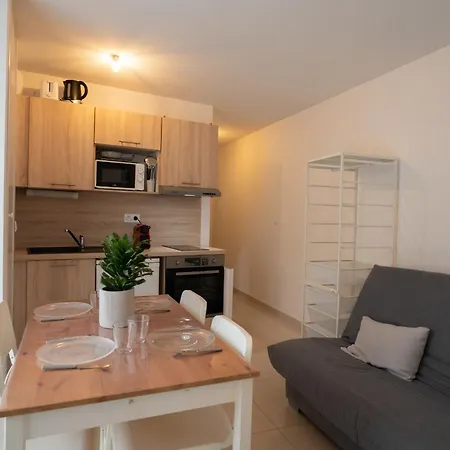 Apartment Vias-plage - Large T1 100m From The *